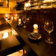 周りを気にすることなく、ゆったり寛げる個室席を完備。女子会や各種宴会など、さまざまなニーズに対応しています。大変人気なお席なので、早めの予約がオススメです。　