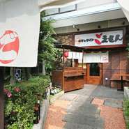 平日は深夜の2時まで。週末の金、土曜日は朝の5時まで。時間を気にせず、ゆっくりと過ごせます。