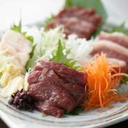 九州の甘口醤油か濃口醤油とたっぷりの薬味でどうぞ。※時期により入手できない食材あり。内容はお店で