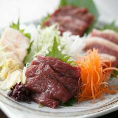 鮮度に自信ありの『馬刺し』※画像は「4種盛り」