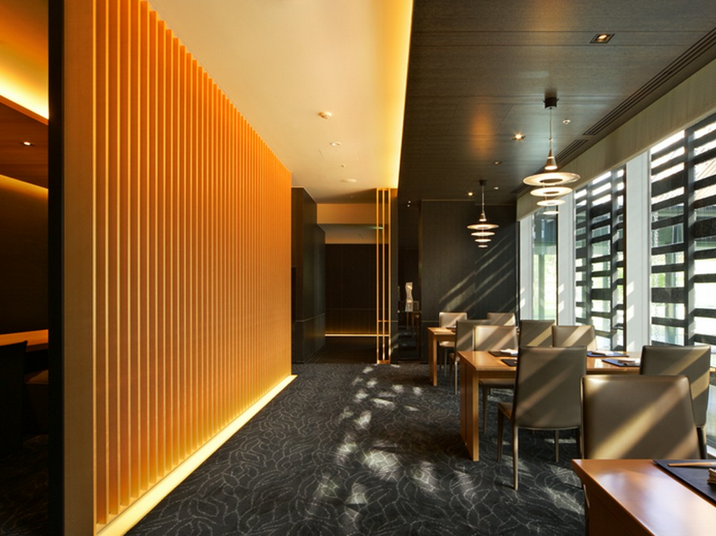 ご家族の団欒は、おもてなしの心が行き届く日本料理「水簾」で