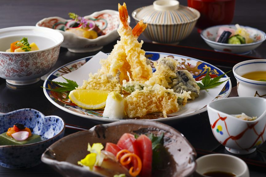 日本料理の奥深く繊細な世界を表現、心行くまで味わう