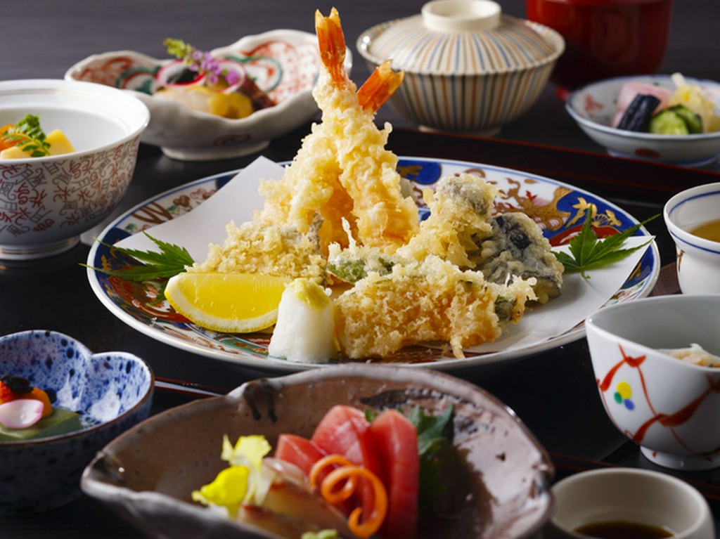 日本料理の奥深く繊細な世界を表現、心行くまで味わう