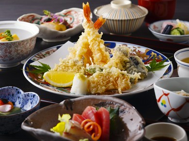 日本料理の奥深く繊細な世界を表現、心行くまで味わう