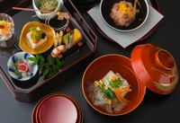 前菜／吸物／造り／煮物／焼物／蒸物／御飯／留椀／香物／水菓子