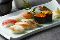 先付／にぎり寿司（10貫）／お椀