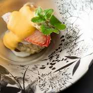 ・食材によるアレルギーのあるお客さまは予め係にお申し出ください。
・仕入れの状況によって内容が変更になることもございますので、予めご了承ください。
・表示金額には消費税、サービス料（15%）が含まれております。
・写真はイメージです。