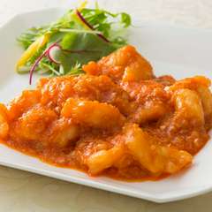 王道中国料理と、料理長こだわりの四季の創作料理が自慢です