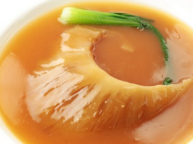「星ヶ岡」が誇る中国料理伝統の味『ふかひれの姿煮』