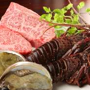 新鮮な鮑や牡蠣などは、オーナーの故郷・広島から取り寄せた厳選高級素材。伊勢海老は大満足な大きさです。リーズナブルに高級素材が味わえる。まさに、「贅沢」なお店です。