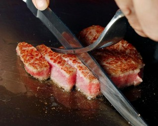 極上の霜降り。『特撰黒毛和牛ロースステーキ　100g』