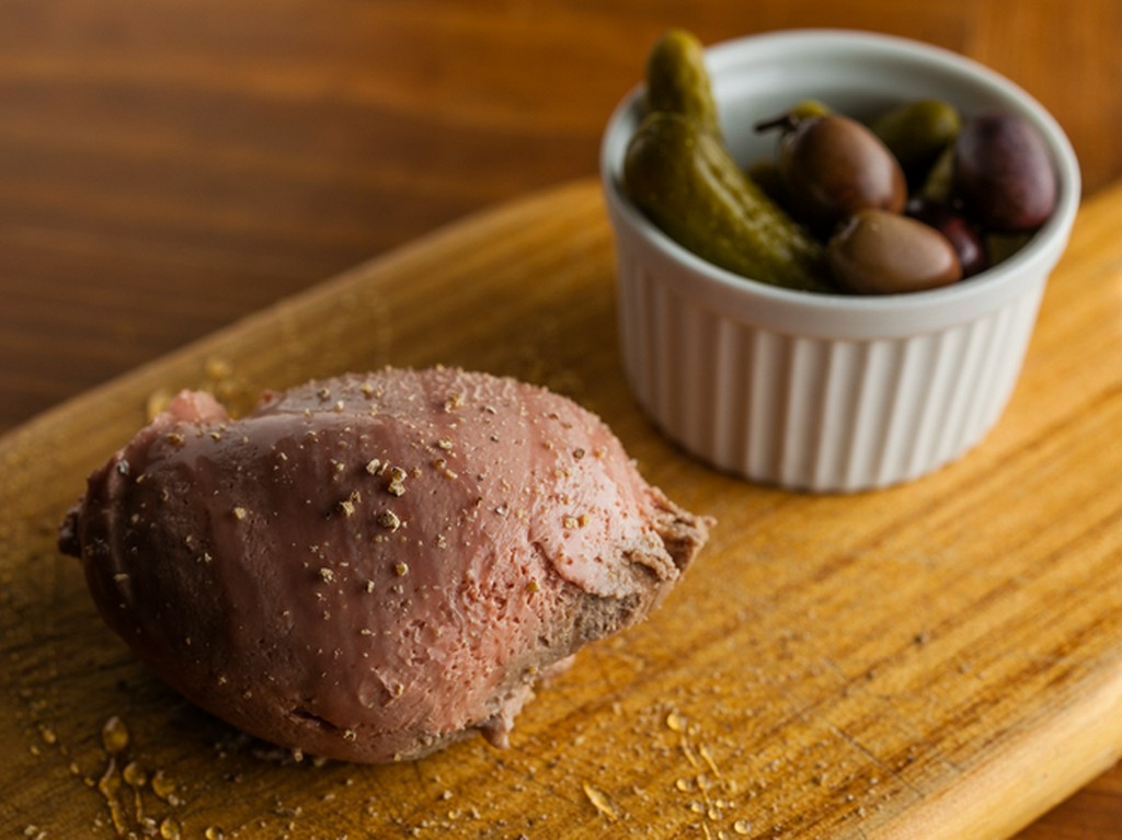 プリンのような食感に仕上げた『白レバーのムース』