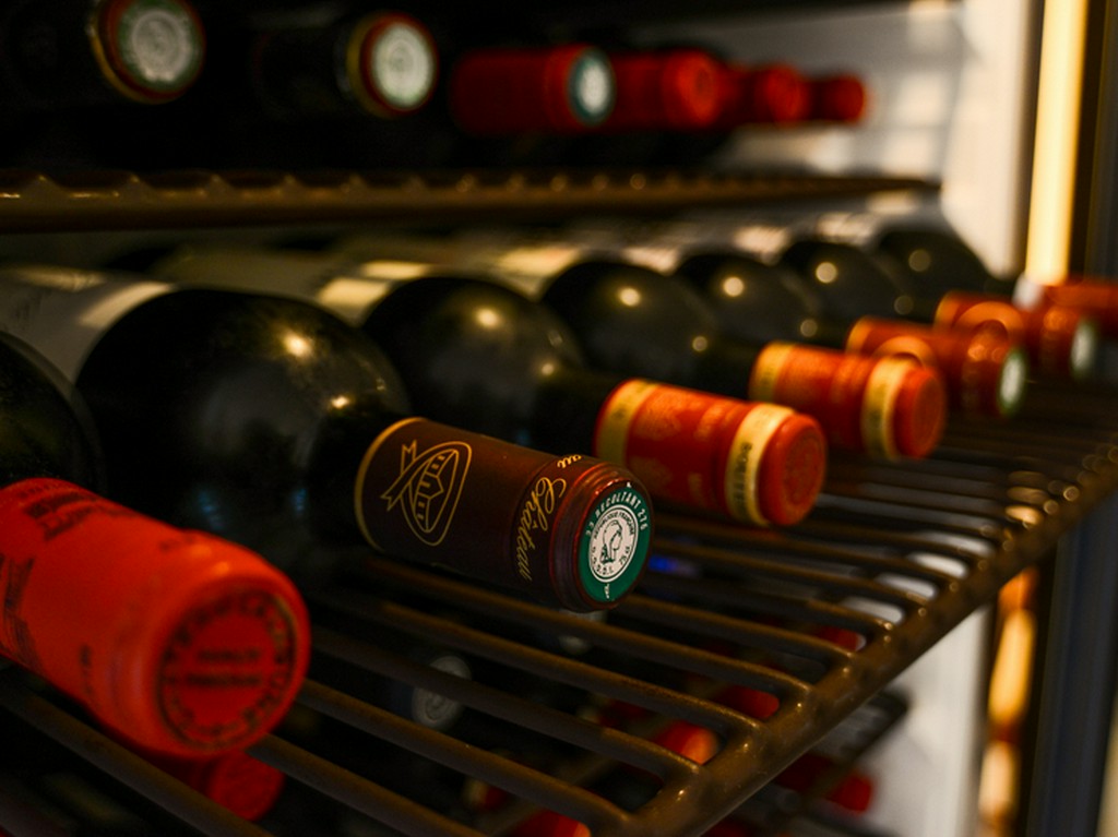 ボルドーワインを始め、好みに合わせて選べる豊富なボトルワイン