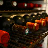 フランス料理に欠かせないワインは充実の品揃え。中でもボルドーワインに力を入れています。高級とされる銘柄をリーズナブルに味わえるのも嬉しいポイント。ワインは全てセラーにて、丁寧に保管されています。