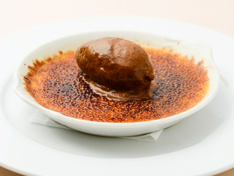 定番の「クレームブリュレ」を秋の味に変えて、ご提供