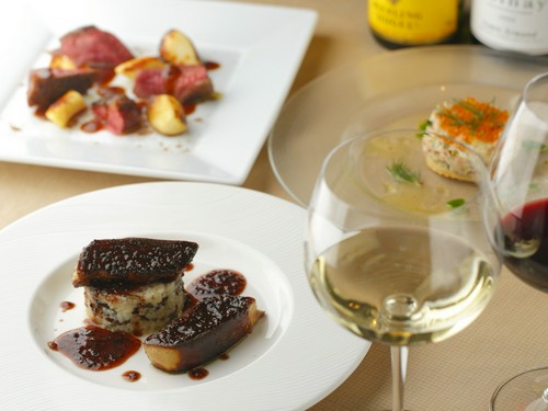 前菜からデザートまで、全てに妥協を許さない正統派フランス料理