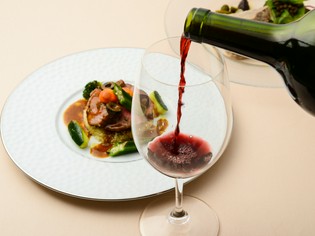 フランスから吟味して仕入れるフォワグラ、鴨肉、そしてワイン