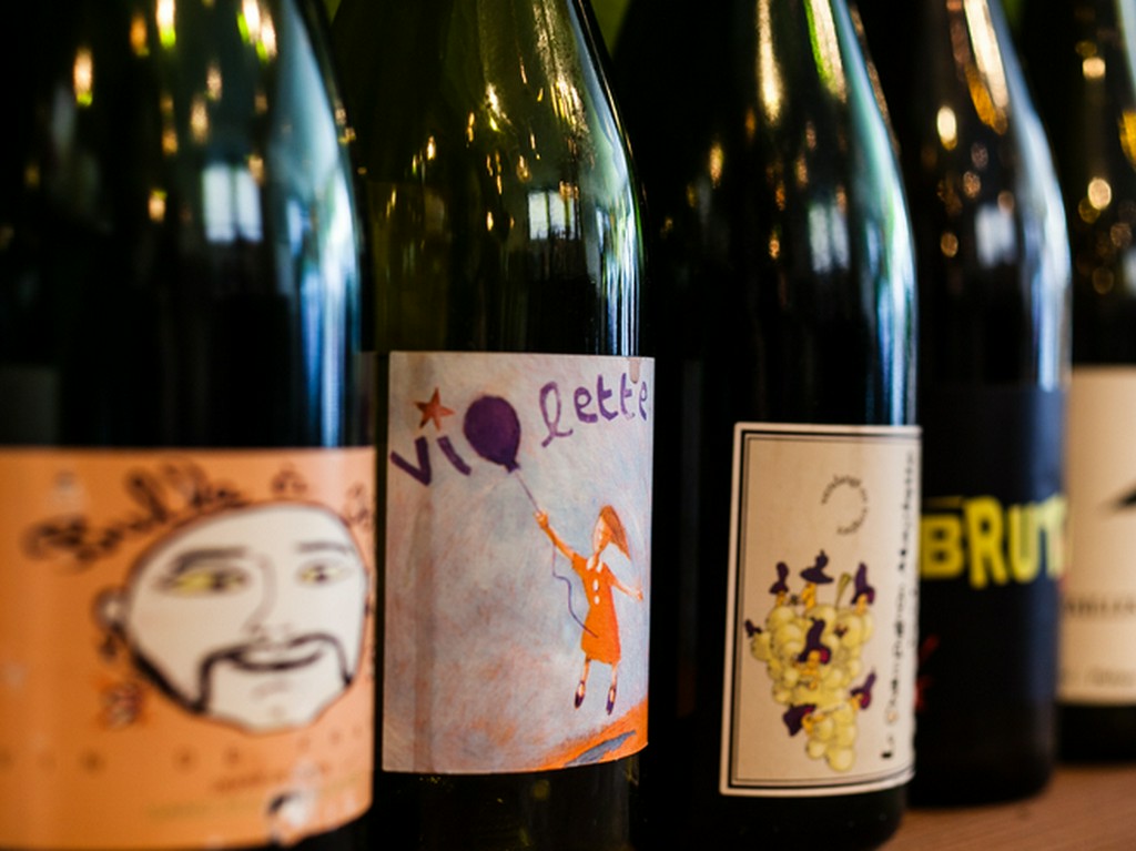 ずらりと並ぶワインの中には希少な品も