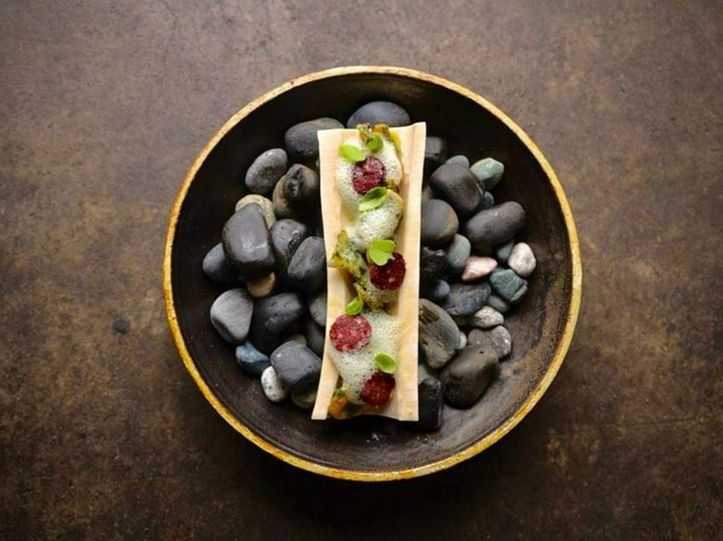 ocean meets land 海が大地に出会う