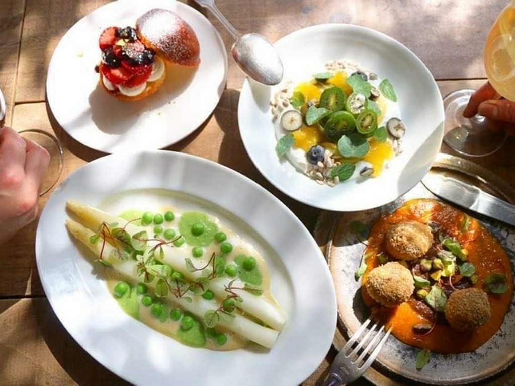 土日限定ブランチ12:00から15:00 朝食と小皿料理を