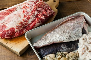魚は新鮮なうちに、肉はひと手間かけて調理
