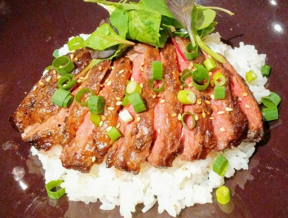 熟成ハラミのグリルステーキ丼