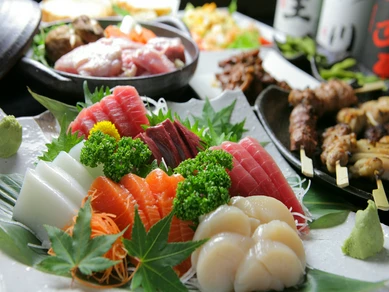 コラーゲンたっぷり丸鶏水炊きと骨付き鶏など田村屋人気料理を贅沢に楽しめるコースです！！