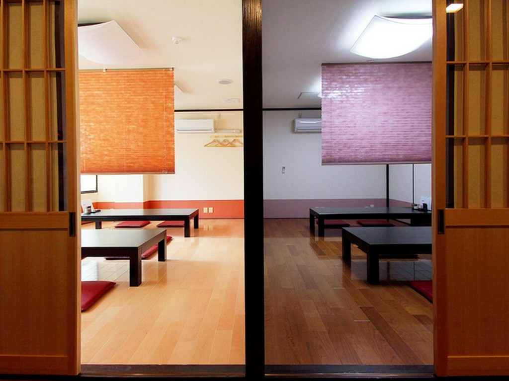 落ち着いてお酒と料理を楽しめる、心地よい空間