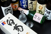 地元成羽町の白菊酒造の地酒をはじめ、厳選して取り揃えています。