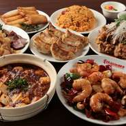 2時間飲み放題と人気の餃子が付いた宴会コースがあります。心も体も大満足の品揃えです。楽しい時間をぜひ【DRAGON酒家】でお過ごしください。プラス料金で3時間飲み放題に延長も可能！
