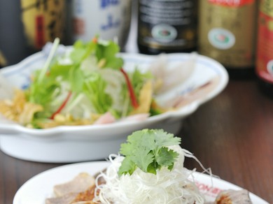 お酒の種類も豊富で、お酒に合う料理もたくさん用意