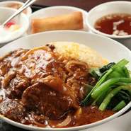 お得なランチやセットメニューもご用意しております。お一人様のお客様も多くいらっしゃるのでお気軽にご来店ください。