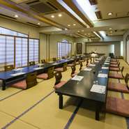 最大60名まで会食可能な2階の大広間　