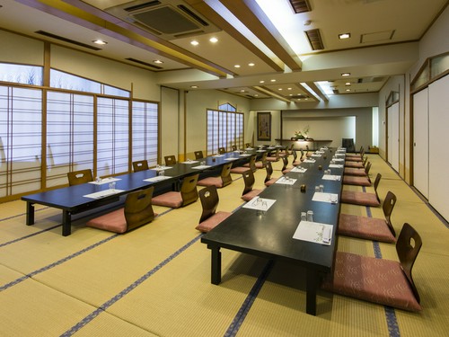 最大60名まで会食可能な2階の大広間　