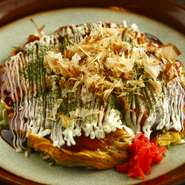 こだわりの麺とキャベツの甘味が自家製のソースと良く合います。野菜がメインでヘルシーなお好み焼きです。