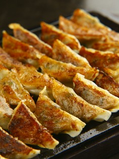 何といってもやっぱりこの一品、『黒豚一口ギョーザ』