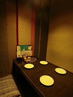 掘りごたつ席、座敷席、テーブル席、各個室を用意しています