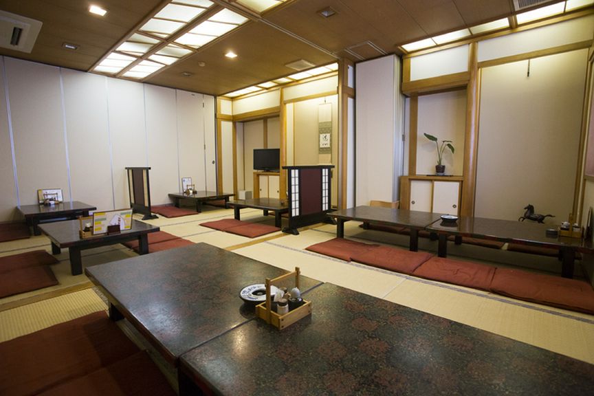 70名様まで収容可能なお座敷席。小グループから大人数までOKです