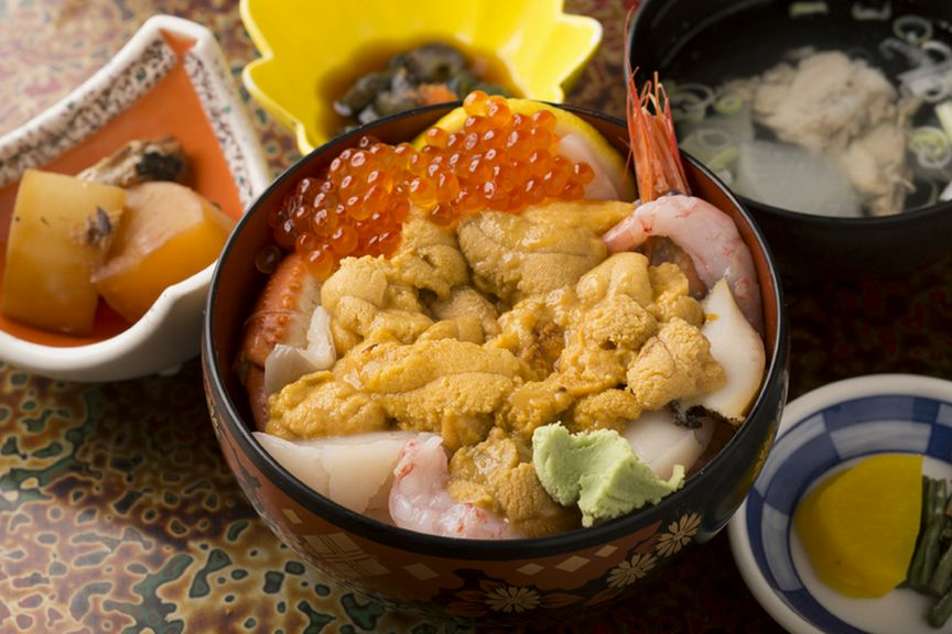 甘い磯の香りが口の中いっぱいに広がる『生うにごはん』