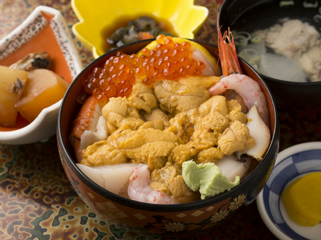 甘い磯の香りが口の中いっぱいに広がる『生うにごはん』