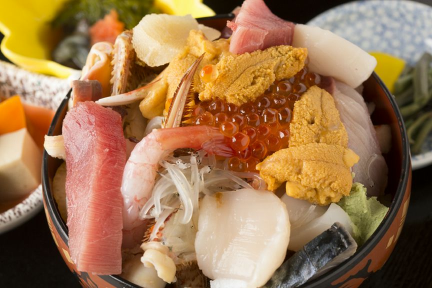 地元産の獲れたての味を満喫するならこの逸品！『北三陸ご飯』