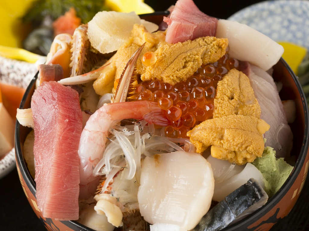地元産の獲れたての味を満喫するならこの逸品！『北三陸ご飯』