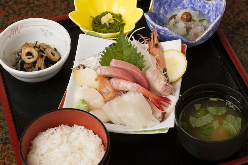 スピードと味で勝負するならこの一品『上刺身定食』