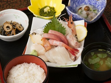 スピードと味で勝負するならこの一品『上刺身定食』