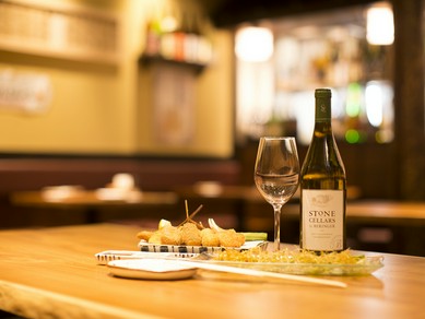 美味しくお酒を楽しむための肴が用意されています