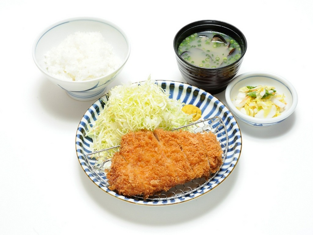 ランチロースカツ定食（120g）