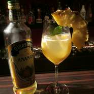 フレッシュフルーツを使った、オリジナルカクテル