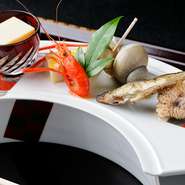 目で舌で楽しめる、彩りも鮮やかな『前菜盛り合わせ』