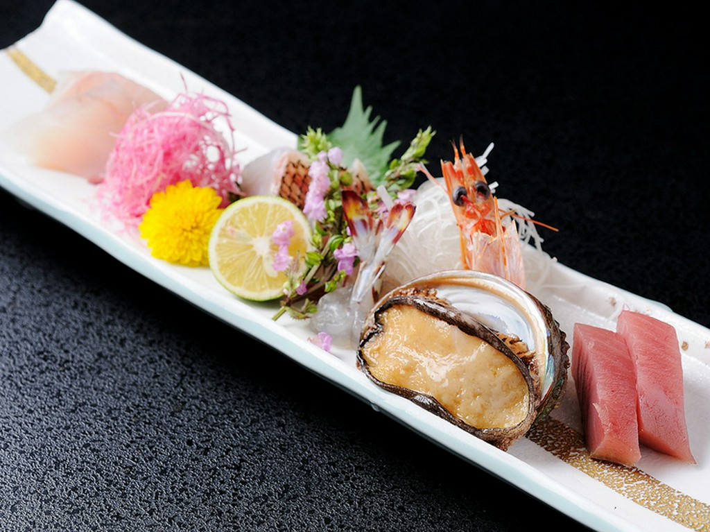 口の中でトロける味わいをぜひ『刺身盛り合わせ』