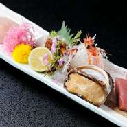 口の中でトロける味わいをぜひ『刺身盛り合わせ』
